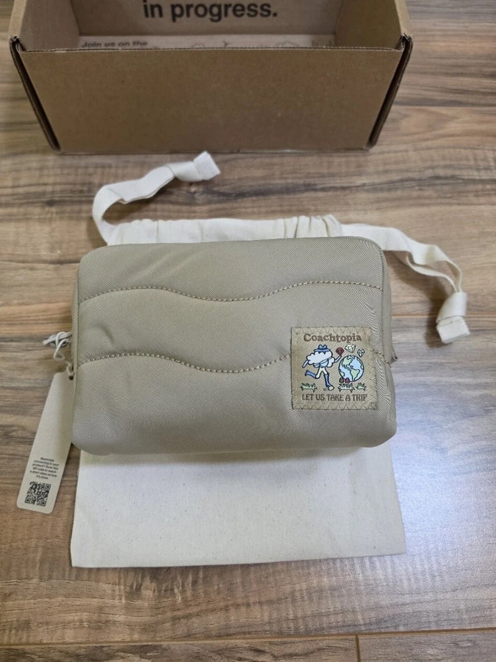 Beige coachtopia pouch - Let Us Take A Trip (chino)